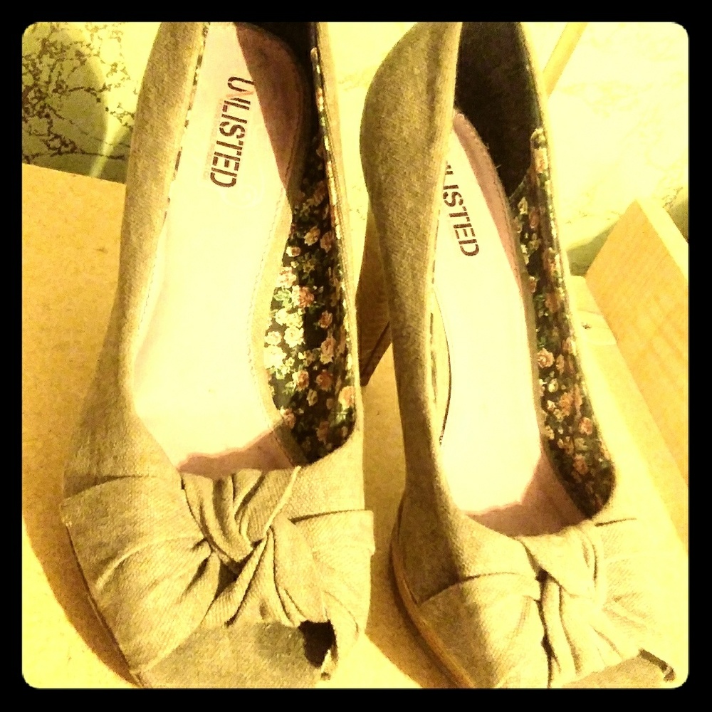 UNLISTED High heels